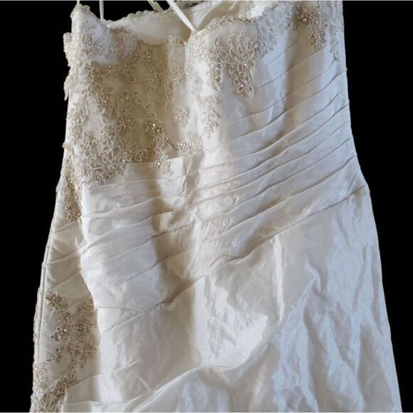 DEMETRIOS Wedding Dress - Size 16 - Picture 5 of 7